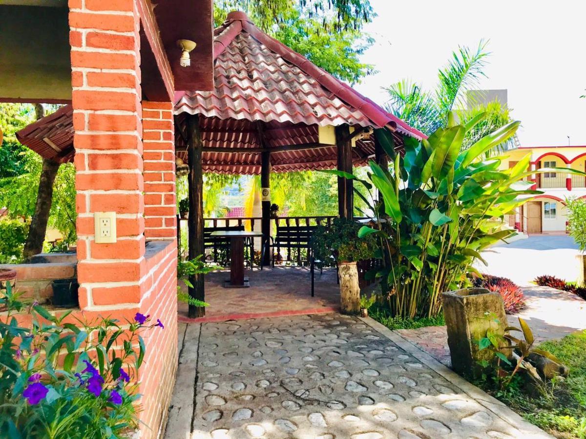 Hotel Y Restaurante Villas Del Sol Jalpan de Serra Exterior foto
